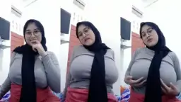 Acha Berjilbab Dengan Payudara Besar Dan Montok Yang Menggoda