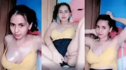 Bie Menggoyangkan Pantatnya Dengan Gaya Seksi Dan Menggoda