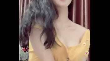 Màn Trình Diễn Nóng Bỏng Trên Bigo Live Với Vòng Một Căng Tràn Quyến Rũ