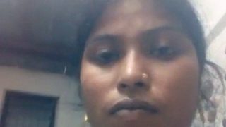 Gadis Seksi Bangladesh Dalam Sari Memainkan Yoni Dengan Nafsu