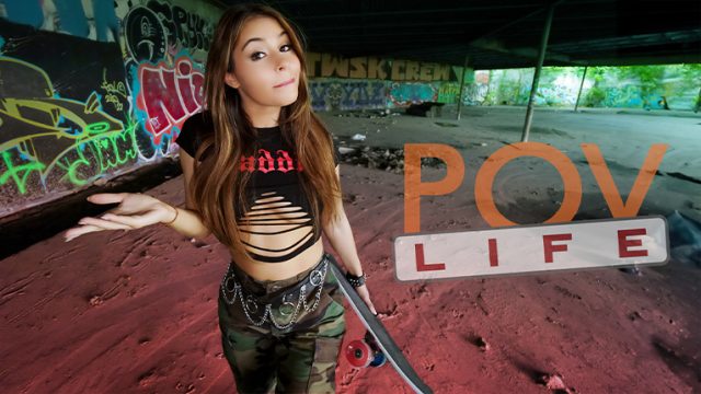 Gadis Skateboard Seksi Yang Menggoda