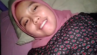 Mahasiswi Berjilbab Digoda Hingga Tak Kuasa Menahan Nafsu Oleh Kekasihnya