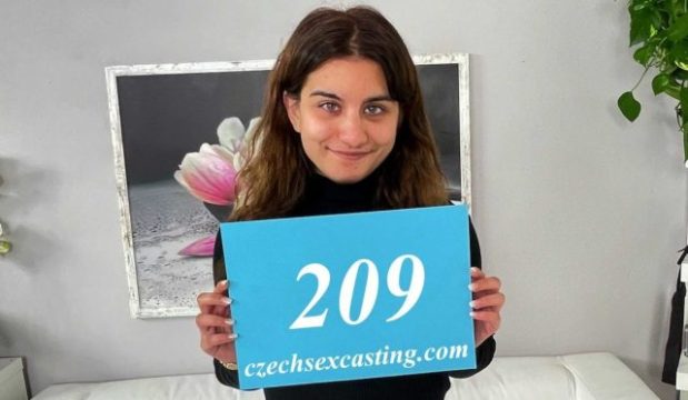 Mía Si Cewek Mini Yang Dihajar Di Casting