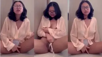 Nindi Berkacamata Muncrat Basah Deras Seperti Pancuran