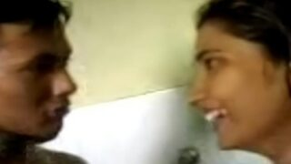 Pasangan Mahasiswa India Bercinta Di Kamar Mandi Dengan Gaya Liar