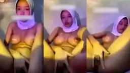 Paya Mulus Berhijab Putih Mengocok Memek