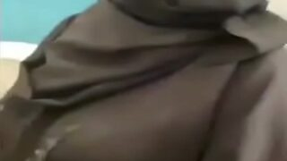 Seorang Pria Nakal Mencoba Sensasi Pertama Dengan Pelacur Arab Yang Menggoda
