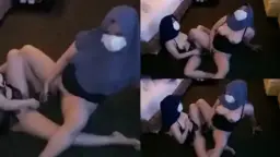 Tante Berhijab Saling Mainkan Lubang Basah