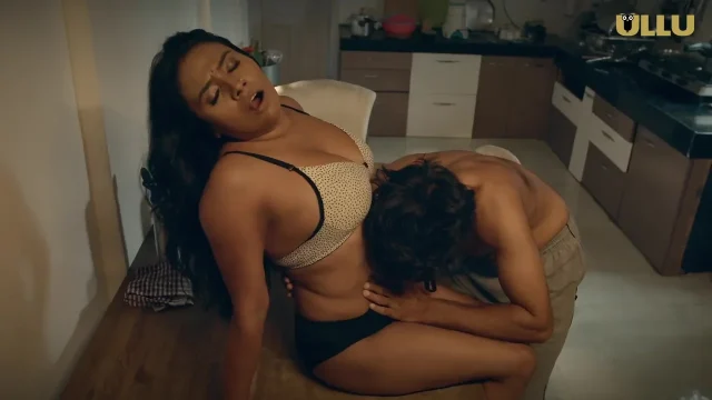 Tubir Foto Hotku 2025, Adegan Mesra Seri Dewasa Hindi Episode 5