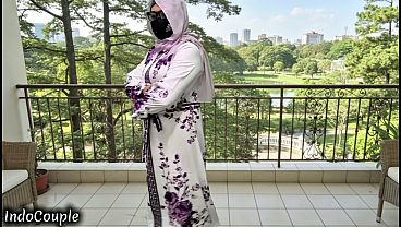 Istri Berhijab Yang Haus Nafsu, Doyan Selingkuh, Dan Akhirnya Kutemui Di Koridor Kampus Yang Sepi