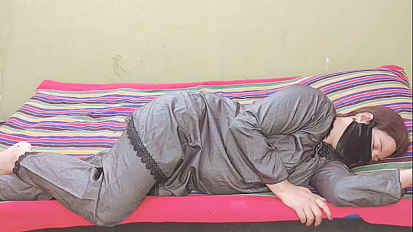 Bhabhi Pakistan Digoyang Kencang Dari Belakang Dengan Suara Desi Hindi Yang Menggairahkan