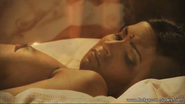 Gadis Desi Menggoda Bergoyang Dan Bersinar Dalam Erotisme