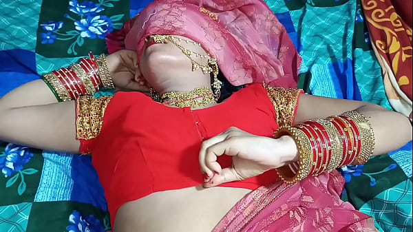 रक्षाबंधन पर सौतेली बहन ने भाई को राखी बांधते हुए गिफ्ट में अपना बदन दिखाया, साफ हिन्दी आवाज़ में