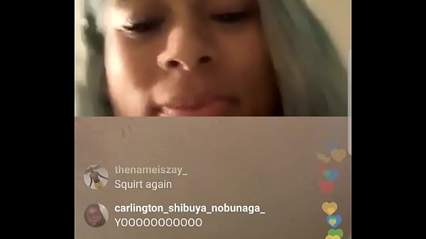 Pantat Montok Gadis Kulit Terang Menggoyang Dan Memancarkan Cairan Panas Di Live Instagram