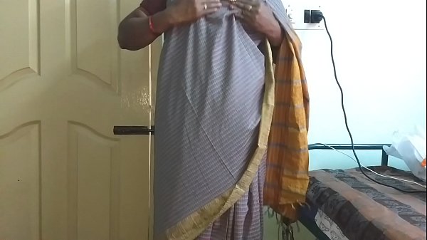 Desi Istri Nakal Dari India, Pakai Saree Abu-abu, Memamerkan Payudara Besar Dan Memek Dicukur, Meremas Payudara Dan Memainkan Klitoris Hingga Masturbasi