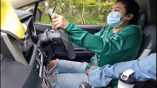 Sopir Wanita Asia Tawarkan Layanan Seks Untuk Tambahan Uang Dari Penumpang