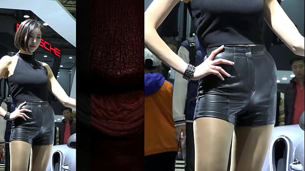 Gadis Tionghoa Bergoyang Dengan Celana Panas Kulit Yang Menggoda