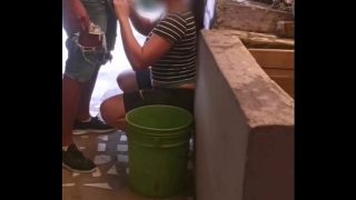 Sepupuku Menggila Di Pantatku Sampai Dia Memuntahkan Susunya Saat Aku Lagi Cuci Baju!!