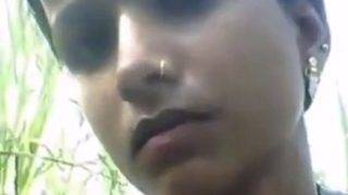 Bhojpuri Bhabhi Ka Khet Mein Garmi Bhar Chudai