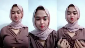 Gadis Berjilbab Menggoda Dengan Remasan Payudara Menggairahkan