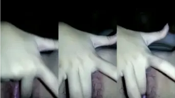 Putri Kurnia Mengocok Memeknya Sampai Muncrat Di Atas Ranjang