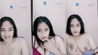 Xaquila Menggoda Dengan Payudara Bergoyang Dan Kilauan Menarik