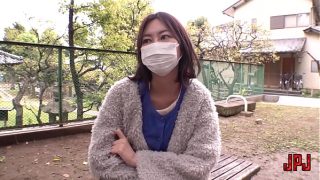 Istri Orang Menggoda Dengan Membuka Bajunya Di Taman