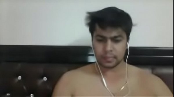 Cowok Desi Yang Bikin Kamu Nggak Bisa Berhenti Ngiler
