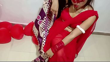 Pengantin Baru India Dalam Sari Merah Merayakan Valentine Dengan Suami Desi – Film Panas Hindi Lengkap