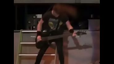 Metallica Menggila Di Moscow: Gemuruh Nafsu Dan Besi Bersekutu