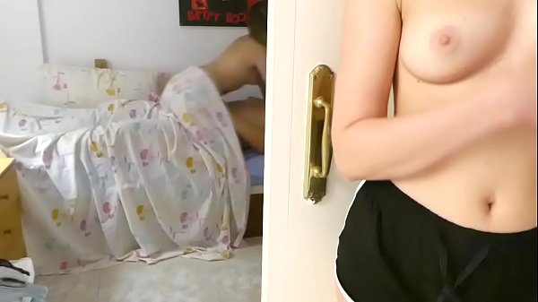 Aku Selingkuhi Ayah Tiriku Yang Suka Meniduri Adikku Saat Ibu Pergi