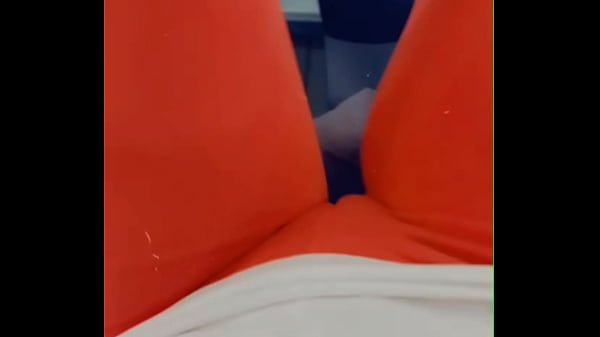 Sorotan Kamera Intim Di Gym: Sorotan Sensual Di Balik Pakaian Ketat