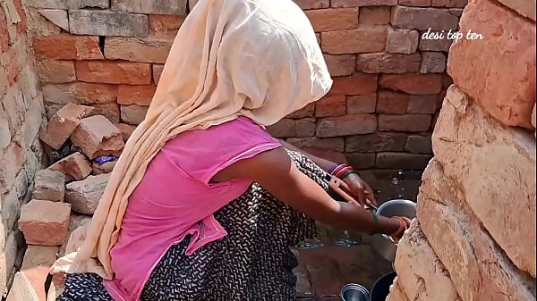 पति ने बर्तन धोते हुए देखा तो उठा लिया और कमरे में जाकर जमकर चोदा