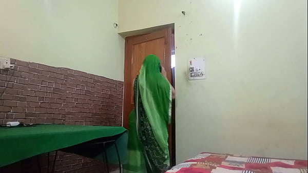 Pacar India Panas Bikin Nafsu, Adegan Ranjang Senggol-senggolan