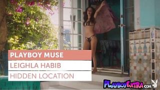 Leighla Habib, Si Cewek Arab Seksi Yang Tersenyum Genit, Telanjang Dan Mandi Basah-basahan
