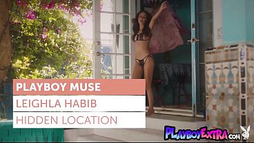 Leighla Habib, Si Cewek Arab Seksi Yang Tersenyum Genit, Telanjang Dan Mandi Basah-basahan