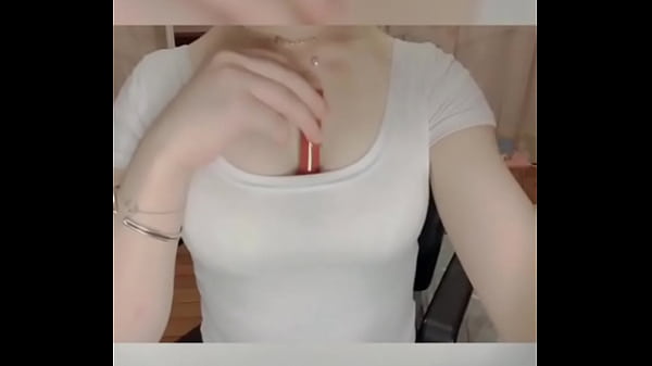 Gadis Tiongkok Berpayudara Besar Memamerkan Teteknya
