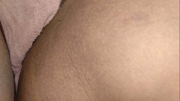 Gadis India Yang Menggoda Dengan Lekuk Tubuh Yang Memabukkan