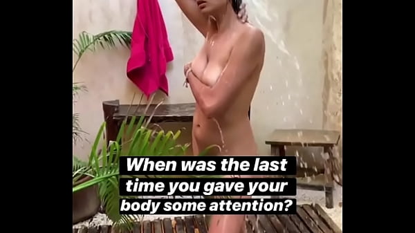 Desi Tante Mandi Telanjang Di Halaman