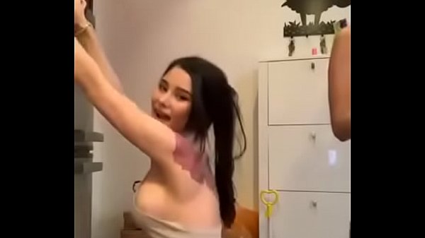 Gadis-gadis Panas Yang Menggoda Di Siaran Langsung Facebook