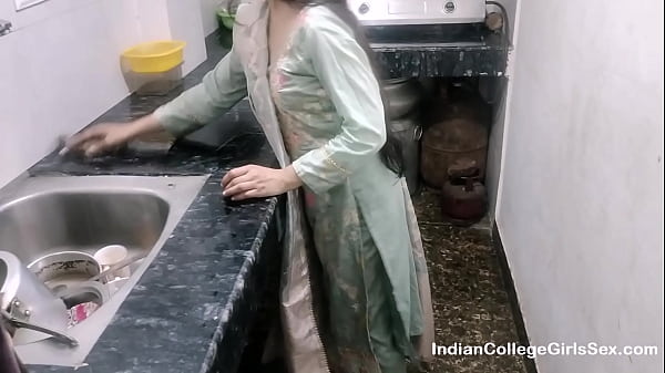 Birahi Membara, Bhabhi Tante Hot Mesum Di Dapur Dengan Devar Ganteng