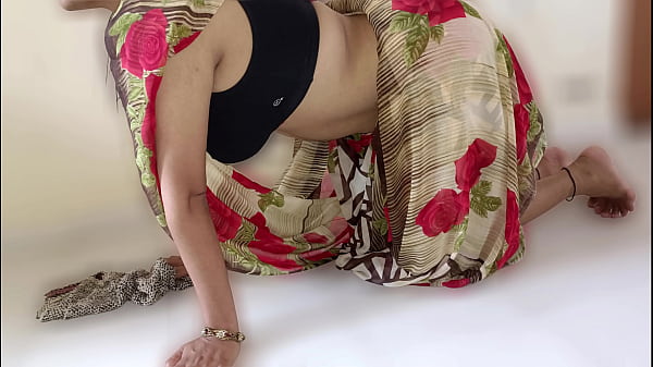 गर्म भारतीय नौकरानी मालिक के बेटे के बड़े काले लंड से जंगली चुदाई हिंदी आवाज़ में
