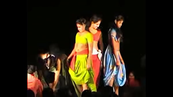 Gadis India Yang Menggoda Dan Memikat