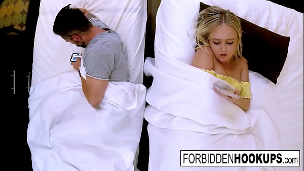 Gadis Seksi Menggoda Dan Bercinta Liar Dengan Kakak Tiri Yang Dilarang!