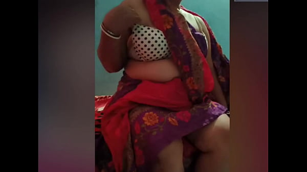 Desi Bhabi Didorong-dorong Di Live Stream Sampai Menggeliat