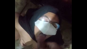 Gadis Indonesia Beraksi Di Kamar Mandi, Meneguk Cairan Panas Sembari Memuaskan Nafsu