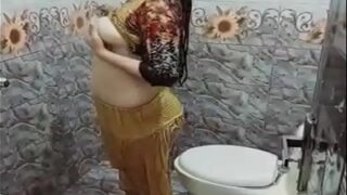 Gadis Gemuk Pakistan Merangsang Diri Di Kamar Mandi