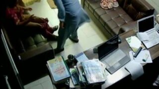 Tuan Toko Muslim Menggunduli Pembantunya Dalam Video Panas Pakistan