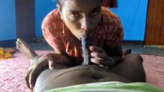 Video Panas Wanita Tamil Mengisap Kontol Dan Naik Di Atasnya