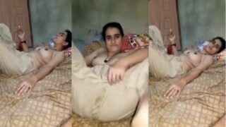 Wanita Telanjang Punjab Merokok Dan Memamerkan Payudara